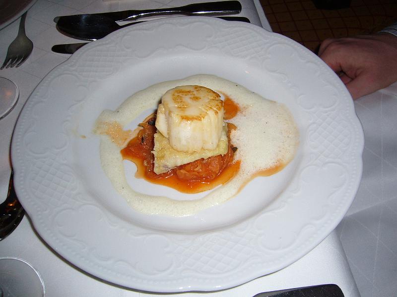 P1030945.JPG - Duett von Seeteufel und Jakobsmuschel auf tomatisiertem Fenchelgemüse mit Olivenölsauce